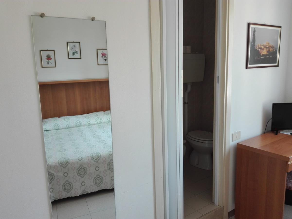 Albergo Giardino Toscolano Maderno Exterior photo